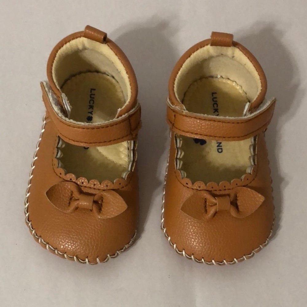 Lucky Brand Tan Velcro Bow Crib Dress Shoes size 4